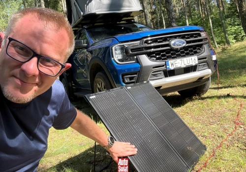 Pojechałem na biwak, gdzie nie ma prądu. Wziąłem lodówkę i przenośny panel solarny. Tak to działa w praktyce