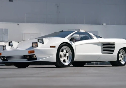 Pierwszy supersamochód z V16 na sprzedaż. Lamborghini było tchórzliwe, a muzyka nudna