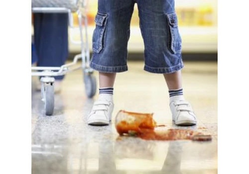 Kto płaci, jeśli stłukłeś słoik w sklepie? Przepisy są jasne
