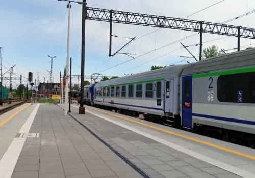 Nocny pociąg z Krakowa przez Mysłowice do Katowic. Powstała petycja w sprawie dodatkowych kursów