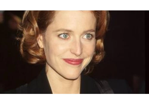 Gillian Anderson wprost o doświadczeniach z kobietami. Wspiera społeczność LGBT+