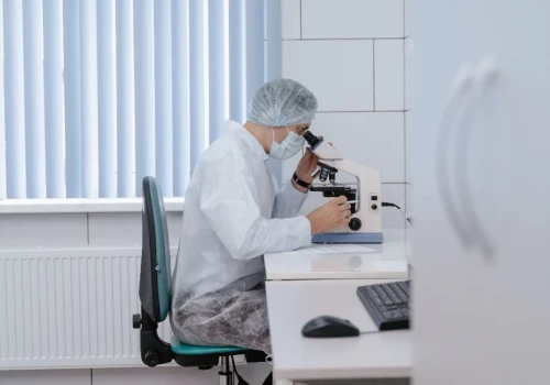 Naukowcy odkryli, jak białko tau może uszkadzać neurony. Nowy kierunek badań nad lekami na Alzheimera