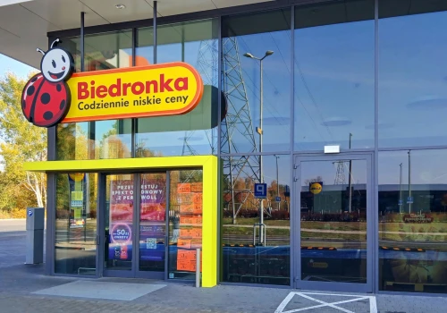 Nawet 1438 zł za pracę w weekendy. Biedronka szuka chętnych
