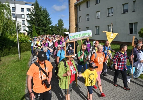 Na Jasną Górę pielgrzymują z całej Polski. Wyruszyła też najstarsza z pieszych pielgrzymek