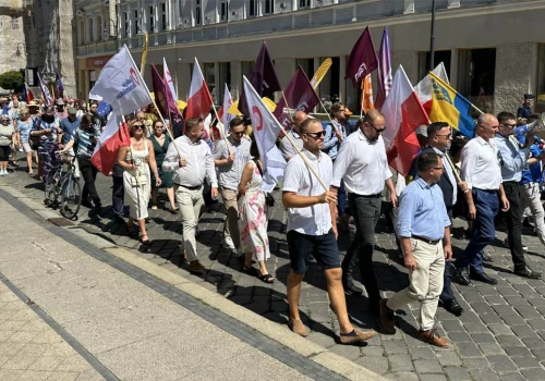 „Stop przemocy!” – przeszli ulicami Opola manifestując przeciwko agresji