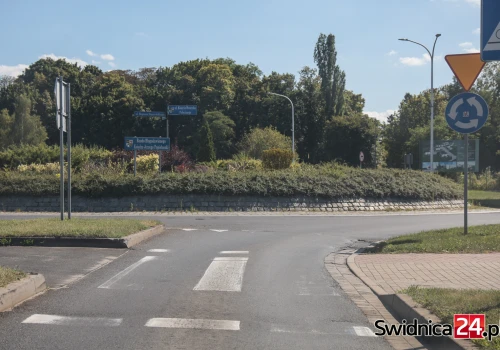 Uwaga kierowcy i pasażerowie komunikacji miejskiej. Od poniedziałku remont ronda na Zawiszowie