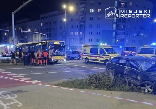 Zderzenie autobusu linii 185 z Audi. Sprawa trafi do sądu