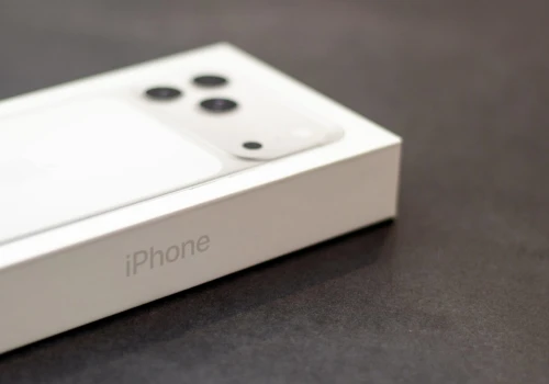 Poznaliśmy pierwsze kolory iPhone Ultra. Na szaleństwo nie ma co liczyć