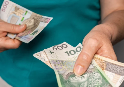 Nie tylko emerytura. Ci seniorzy dostaną prawie 7 tys. zł ekstra co miesiąc