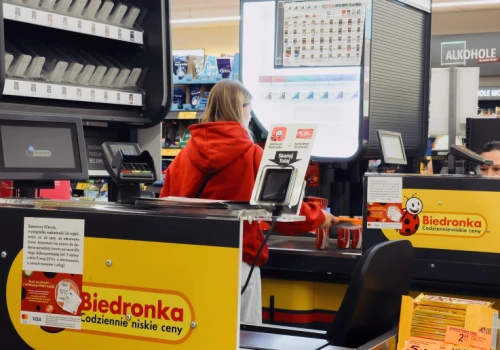 Biedronka zatrudni na część etatu w weekendy. Tyle można zarobić