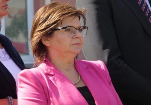 Izabela Leszczyna ma przeprosić M. Warchoła i wpłacić 10 tys. zł na dziecięce hospicjum