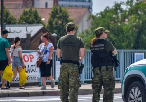 Dają nawet 6700 zł na rękę i spory dodatek na mieszkanie. O B2B nie ma tu mowy
