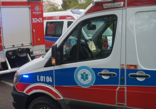 Jeden skręcał, drugi wyprzedzał. Zderzenie BMW z Mercedesem zakończyło się tragicznie