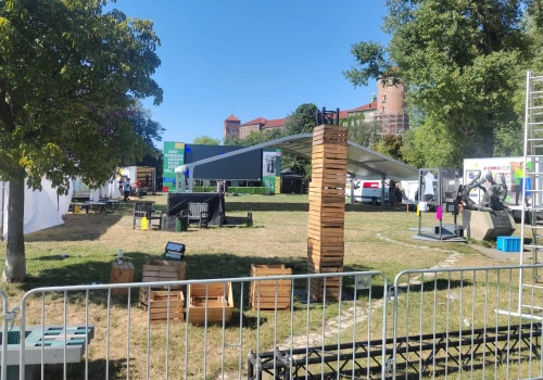 Wielkie przygotowania pod Wawelem. W poniedziałek startuje festiwal
