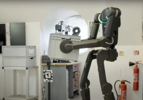 350 humanoidalnych robotów ruszy do fabryk Renault. Pierwsze zaczną pracę jeszcze w 2026 roku