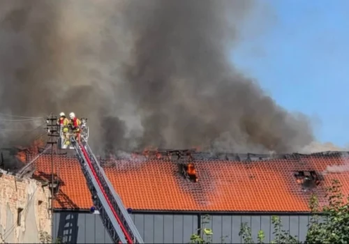 Gigantyczny pożar na Dolnym Śląsku! Płonęła hala, nad okolicą kłęby dymu