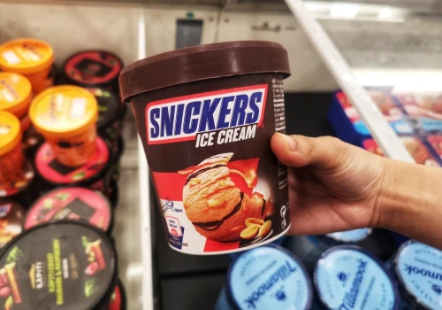 Snickers szuka pracownika do gaszenia internetowych pożarów. Nietypowa kampania reklamowa