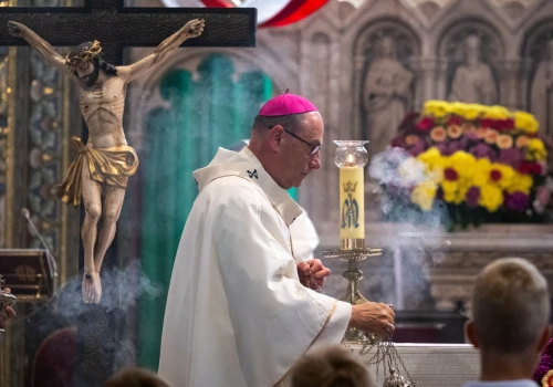 Prymas Polski: Kościół żyje dzięki Eucharystii