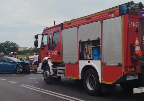 Zderzenie dwóch samochodów osobowych w Piotrowie