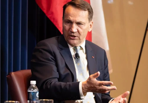 Sikorski o miesięcznicy i „kłamstwach sekciarzy smoleńskich”. „Na tym zbudowali imperium”