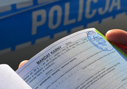 Nie trzeba szaleć za kierownicą, żeby słono zapłacić. Wiesz, gdzie czyhają pułapki?