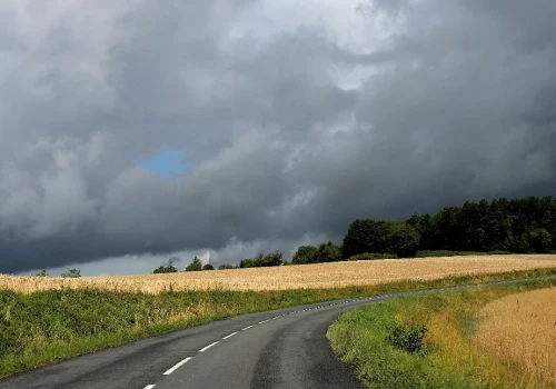 Najpierw upał, później burze. Dwa alerty w Ciechanowie i okolicy