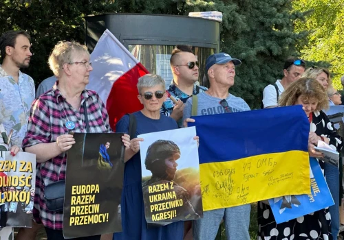 „Nie bądź obojętny”. Manifestacja solidarności z Ukrainą w Lublinie