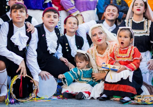 120 wystawców na Rynku Głównym. Trwają Międzynarodowe Targi Sztuki Ludowej (Galeria)