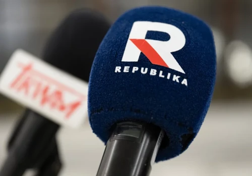 Tajemnicze pudełko na antenie TV Republiki. „Nie mogę pokazać, co jest w środku”