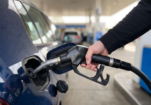 Hurtowe ceny paliw 10.08.2026. Czas na oddech dla kierowców i wyczekiwanie w rafiner…