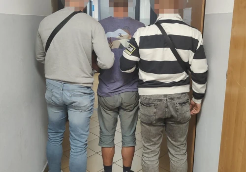 Najpierw kusza i kamienie, później nóż – 38-latek ponownie zaatakował znajomego