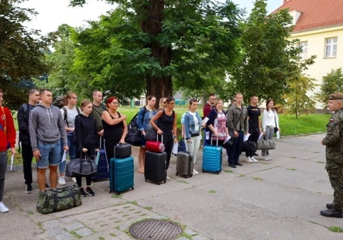 Potężne kolejki przed jednostkami. Wojsko płaci 6 tys. zł za 27 dni