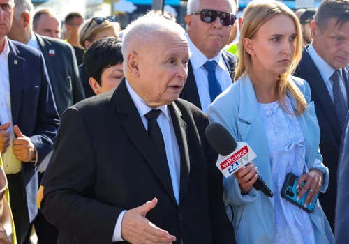Kaczyński reaguje po konferencji Brauna. PiS zawiesza „głośne nazwisko”
