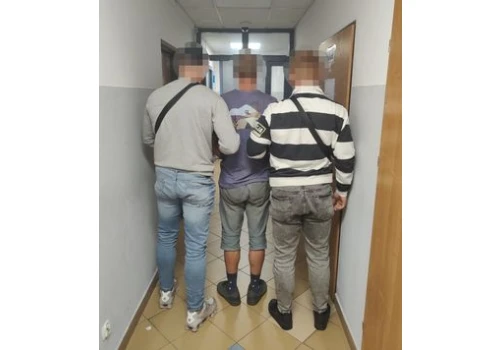 Warszawa: Najpierw kusza i kamienie, później nóż. 38-latek ponownie zaatakował znajomego