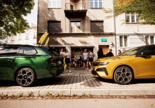 Biznesowy sprint z nowym Oplem Astrą. Relacja z wyjątkowego wydarzenia Astra Morning Run Club