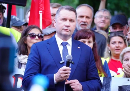 PiS znowu wziął się za edukację zdrowotną. Ekspert wyliczył, ile Polska zapłaci za to w przyszłości