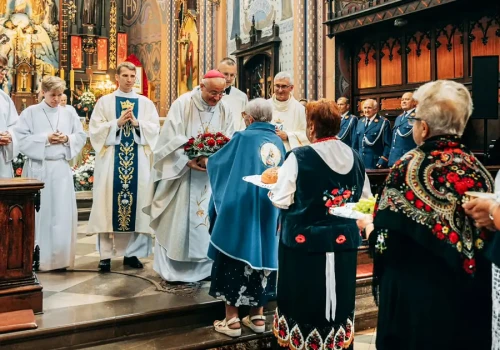 Biskup Ważny do kobiet: „Nie jesteś niczyją połową”