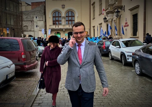 Kandydat na prezydenta Krakowa szuka chętnych do pracy przy kampanii wyborczej. Płaci 50 zł za godzinę