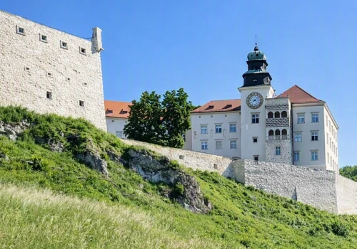 Ten zamek to gwiazda polskiego kina. Niewiarygodne, ile hitów tu kręcono