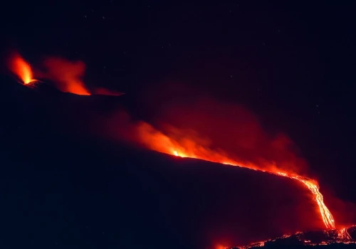 Etna znów wybuchła. Paraliż lotniczy na Sycylii