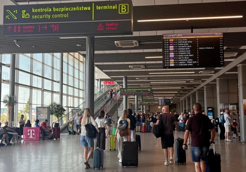 Wakacje i lot samolotem? Sprawdź dokumenty. Na mObywatelu za granicę nie polecisz