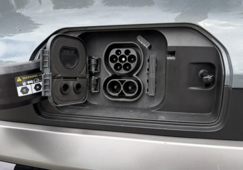 Jakie są straty na ładowaniu samochodu elektrycznego? ADAC: Kilka-kilkanaście procent. Tesla Model Y: 3-12,7 procent