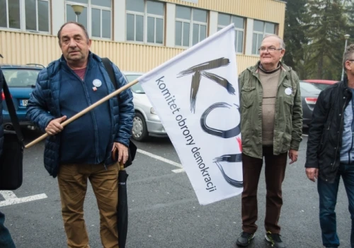 Marsze KOD-u przeciw „hejtowi”. Polacy je olali