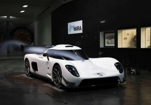 Peregryn GT-R ma ważyć 953 kg i rozwijać około 710 KM. Celuje w Corvette ZR1