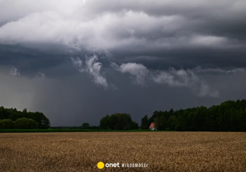 Upały i burze z intensywnymi opadami deszczu. Ostrzeżenia IMGW niemal dla całego kraju