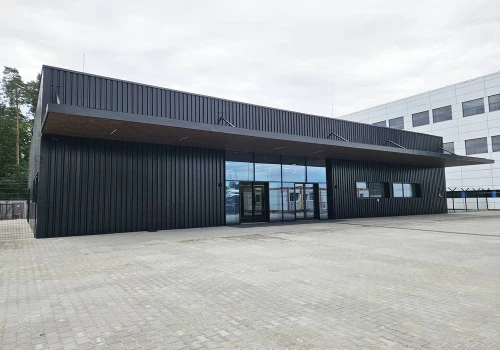 Tymczasowy terminal przylotów gotowy, ruszył także nowy przetarg