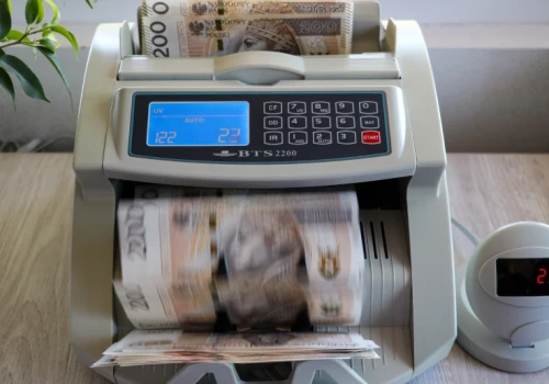 12 sierpnia zawalczą o lepszy dostęp do gotówki. 