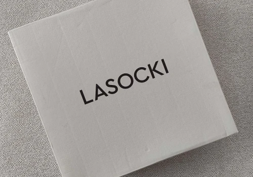 Lasocki i Zara stawiają na koniakowe mokasyny. Ten kolor wraca jesienią i rządzi w stylizacjach