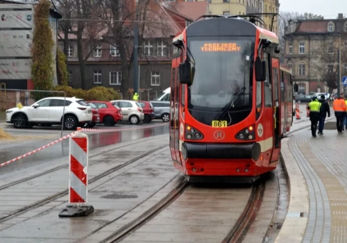 Czerwone czy żółte? Spór o kolor tramwajów w GZM