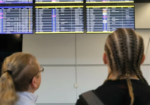 Polacy utknęli na wakacjach. WizzAir i Ryanair odwołują loty